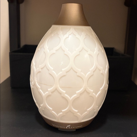 Young Living Diffuser - Picture 2 of 8